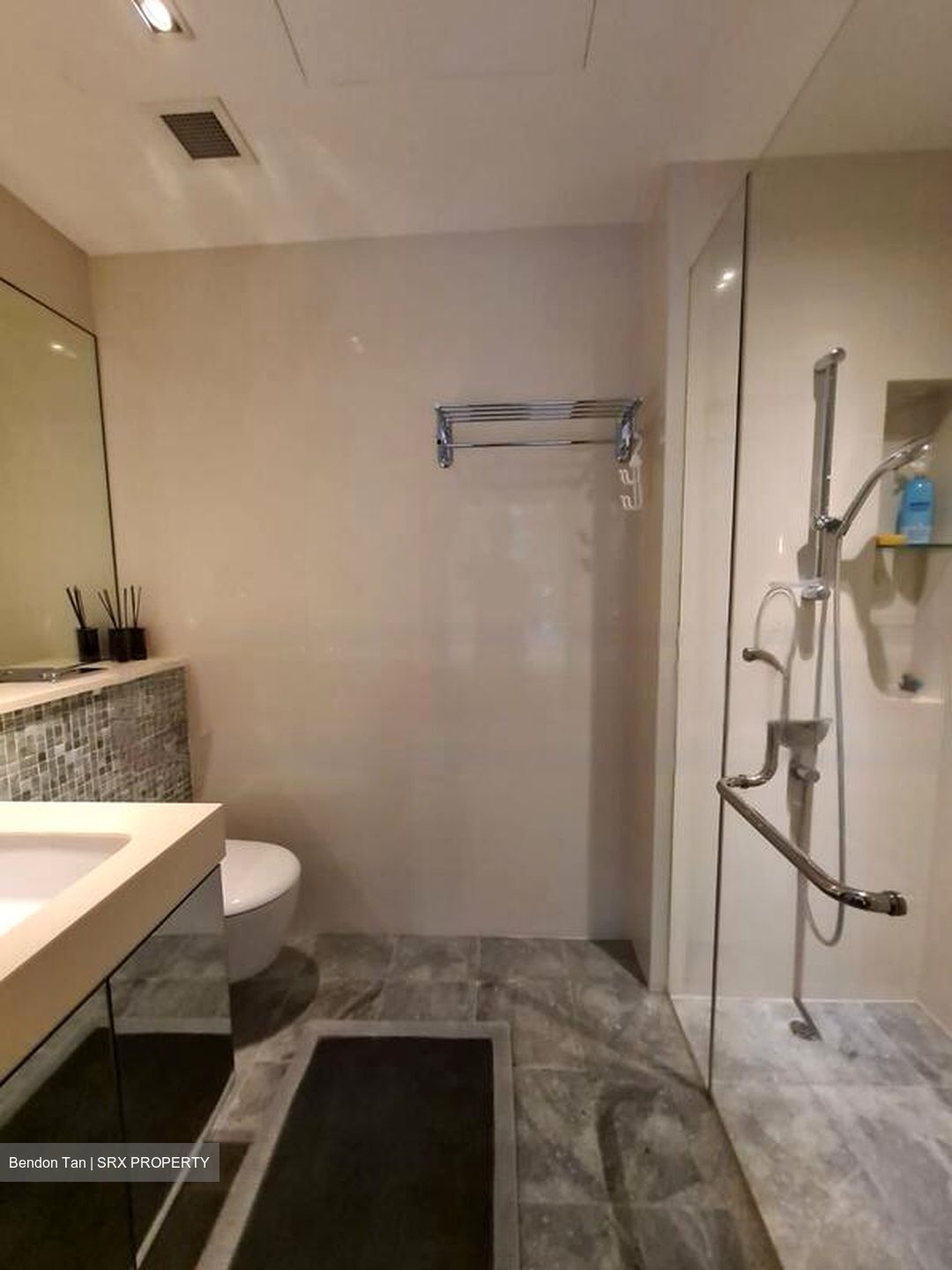 RV Suites (D10), Apartment #449604741